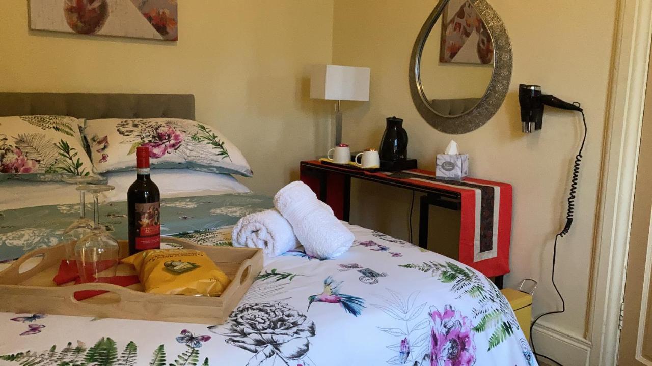Mountroyal Victorian Studio Self Catering Apartment 3 Белфаст Екстериор снимка