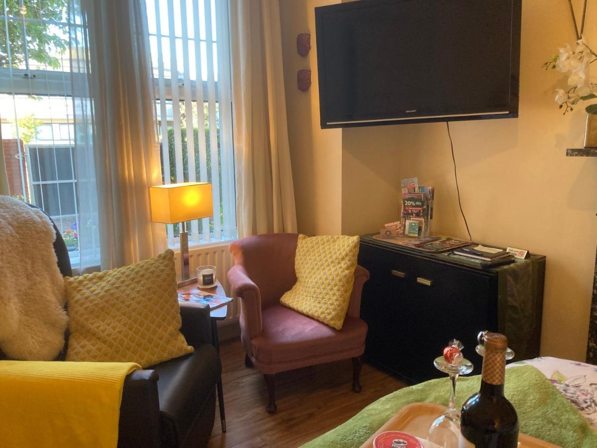 Mountroyal Victorian Studio Self Catering Apartment 3 Белфаст Екстериор снимка